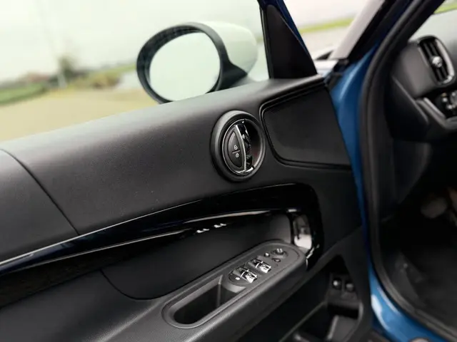 MINI Countryman Cooper S E ALL4 2023 Hybride Benzine 25