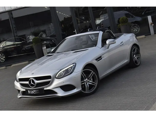 Mercedes-Benz SLC 180 2017 Benzine 3