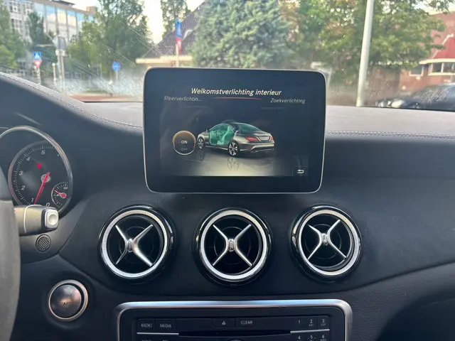 Mercedes-Benz CLA 180 AMG EDITION PANO NAP 2017 Benzine 33