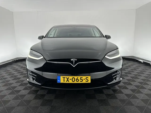 Tesla Model X 2