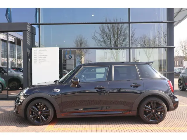 MINI 5-Deurs Cooper 2021 Benzine 3