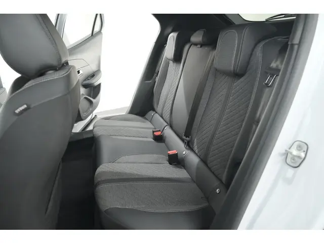 Peugeot 2008 PureTech 130 EAT8 Allure 2024 Benzine 29
