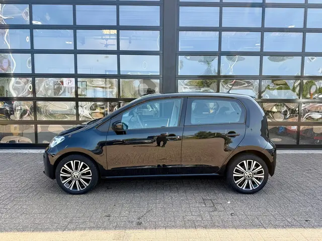 Volkswagen up! 1.0 BMT move up! 2019 Benzine 4