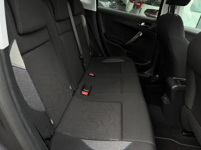 Peugeot 2008 1.2 PureTech Blue Lease Allure 2019 Benzine 20