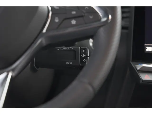 Renault Captur Mild Hybrid 160 EDC Techno 2025 Benzine 36