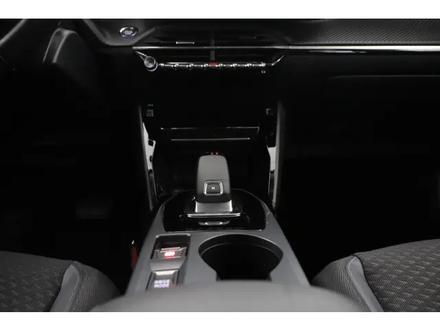 Peugeot 2008 1.2 PureTech GT-Line 2020 Benzine 26