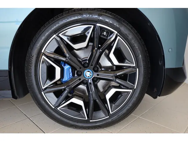 BMW iX xDrive40 High Executive 77 kWh 2022 Elektrisch 6