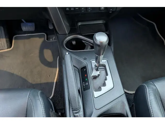 Toyota RAV4 2.5 Hybrid Executive 2017 Hybride Benzine 24