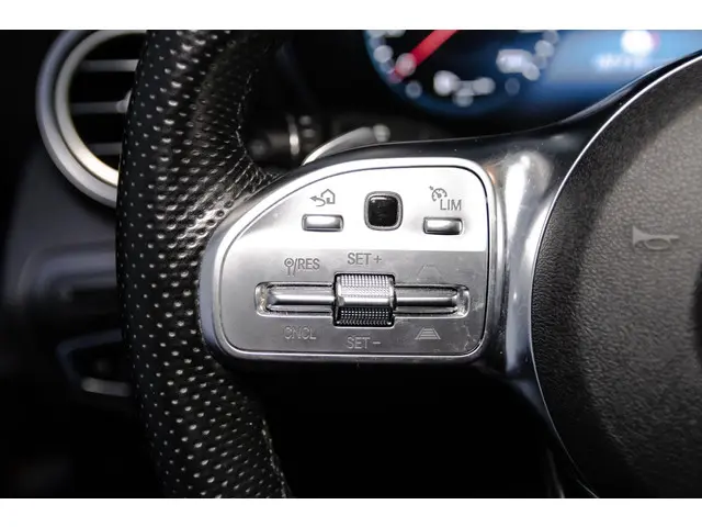 Mercedes-Benz GLC 300e 4MATIC 2021 Hybride Benzine 21