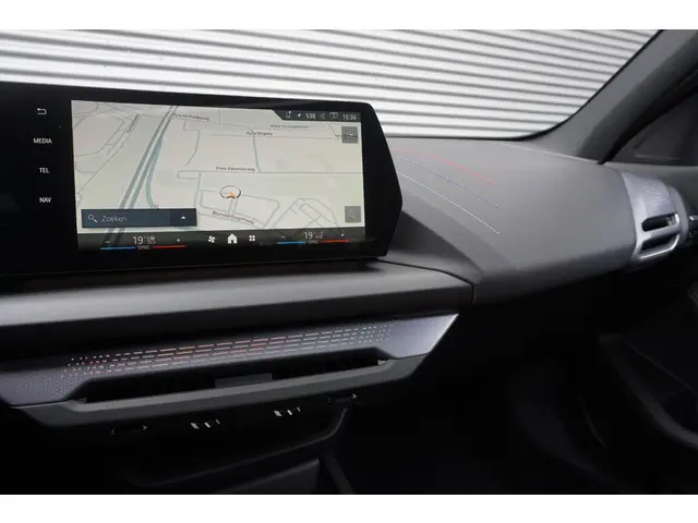 BMW 1 Serie 5-deurs 120 2025 Benzine 22