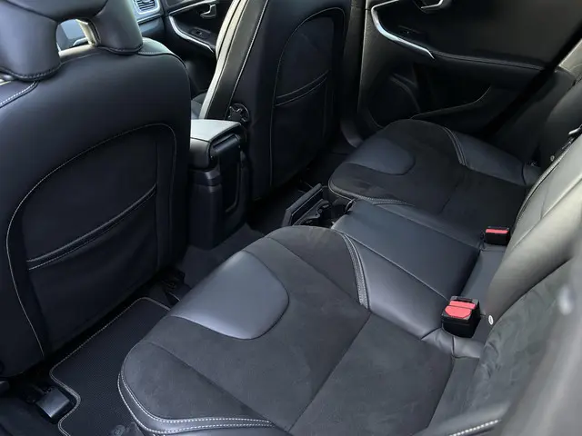 Volvo V40 1.5 T3 Polar+ Sport 2020 Benzine 23