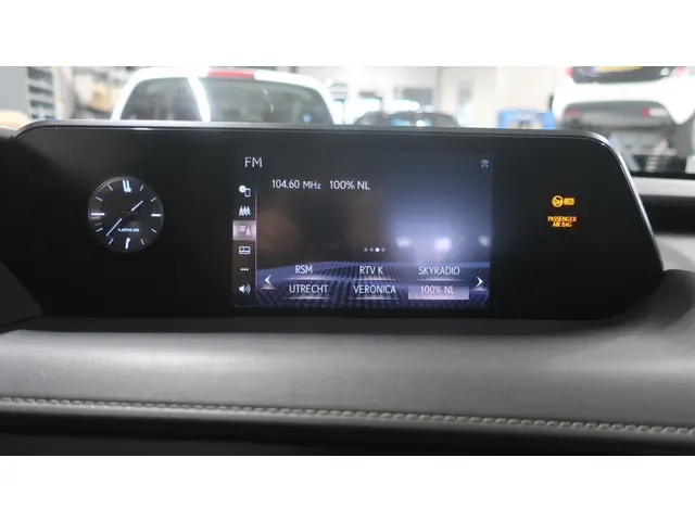 Lexus UX 250h Business Line 2019 Hybride Benzine 22