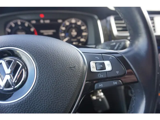 Volkswagen Golf 1.0 TSI Highline 2018 Benzine 12