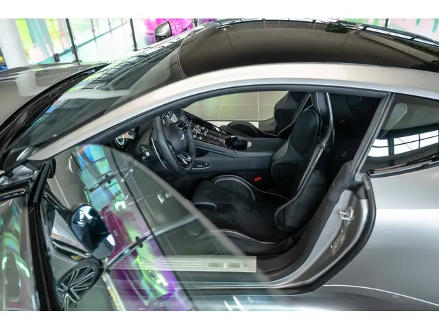 Aston Martin DB12 4.0 V8 2024 Benzine 29