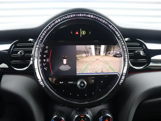 MINI 5-Deurs Cooper 2022 Benzine 24