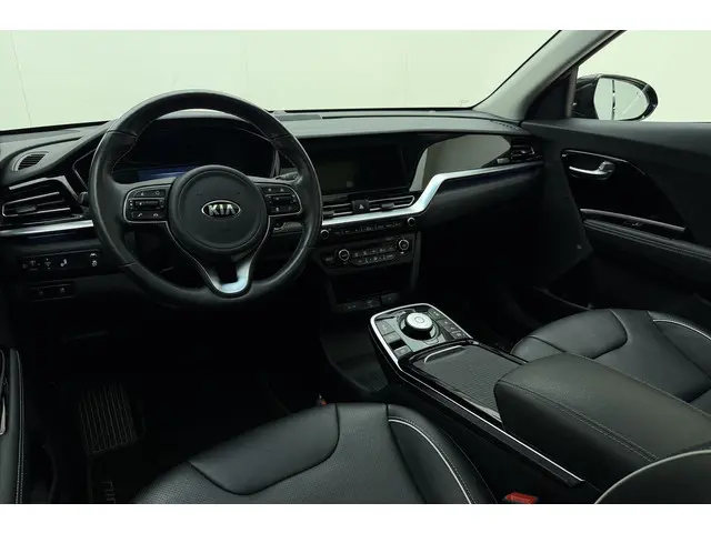 Kia e-Niro ExecutiveLine 64 kWh 2021 Elektrisch 17
