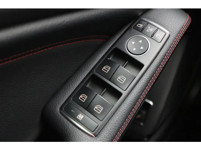 Mercedes-Benz GLA 250 4Matic 2017 Benzine 32