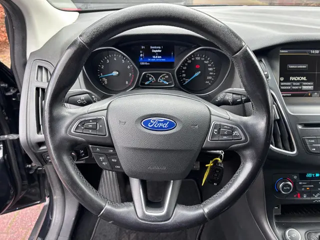 Ford Focus Wagon 1.0 EcoBoost Titanium 2015 Benzine 22