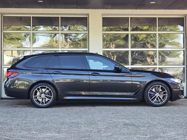 BMW 5 Serie Touring 530i xDrive M SPORT 2021 Benzine 10