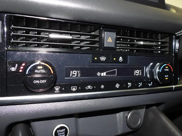 Nissan QASHQAI 1.3 MHEV N-Connecta Design 2023 Benzine 6