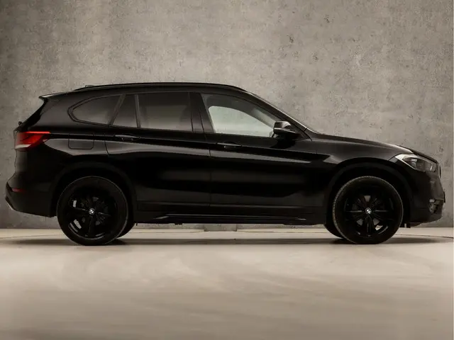 BMW X1 sDrive18i High Executive 2021 Benzine 4