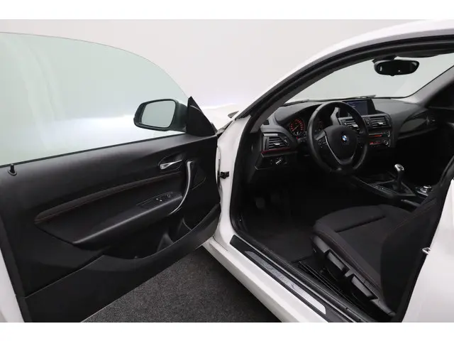 BMW 1 Serie 114i EDE Executive 2013 Benzine 2