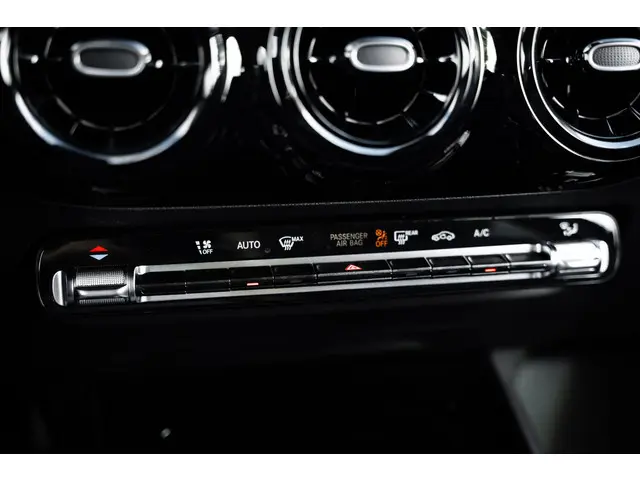 Mercedes-Benz GLA 180 Business Line 2023 Benzine 13