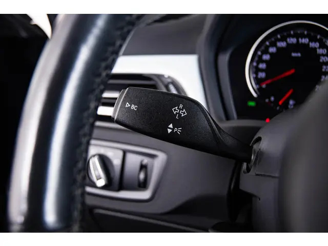 BMW X1 sDrive20i High Executive 2019 Benzine 38