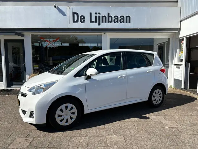 Toyota Verso-S 2