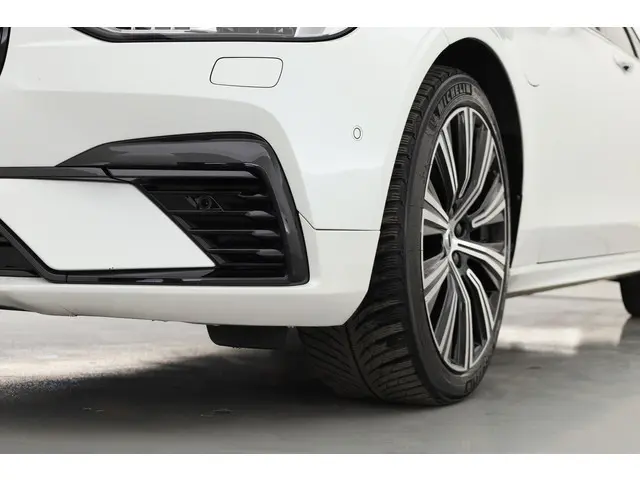Volvo V90 2.0 T8 Recharge R-Design 2022 Hybride Benzine 33