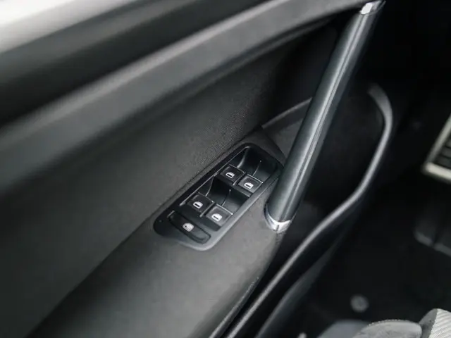 Volkswagen Golf 1.4 TSI Highline 2xR-line 2014 Benzine 22