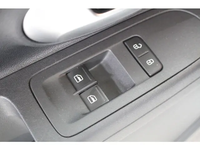 Volkswagen up! 1.0 BMT move up! 2021 Benzine 9