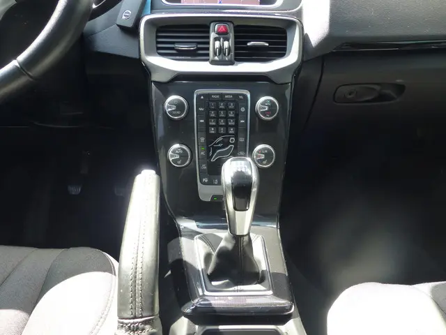 Volvo V40 T3 Dynamic Edition 2019 Benzine 24