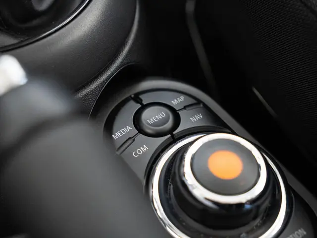 MINI 3-Deurs Cooper 2021 Benzine 23