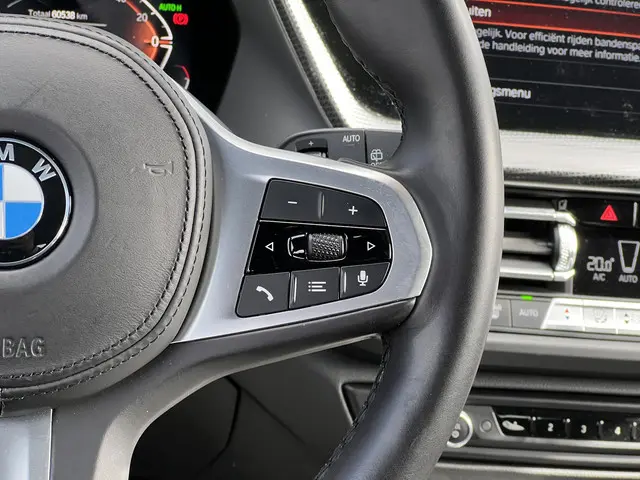 BMW 1 Serie 118i Business Edition 2021 Benzine 25