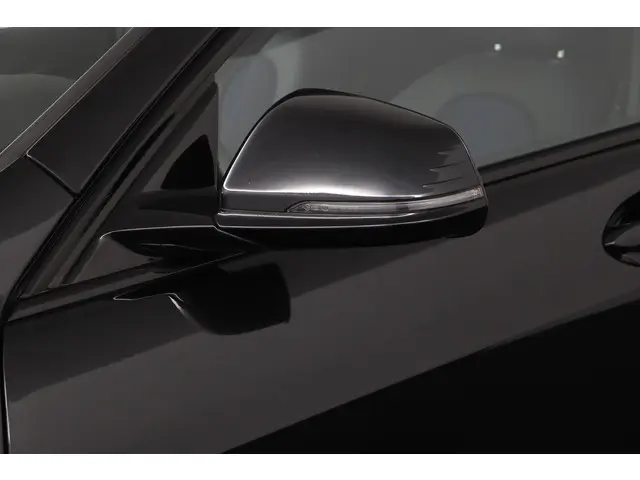 BMW 1 Serie 118i Executive Edition 2021 Benzine 29