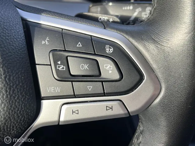 Volkswagen Golf 1.5 eTSI Life Business 2022 Benzine 19