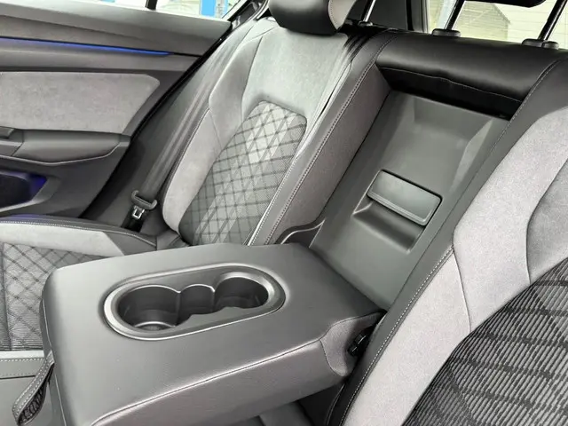 Volkswagen Golf 1.5 eTSI R-Line 2022 Benzine 43