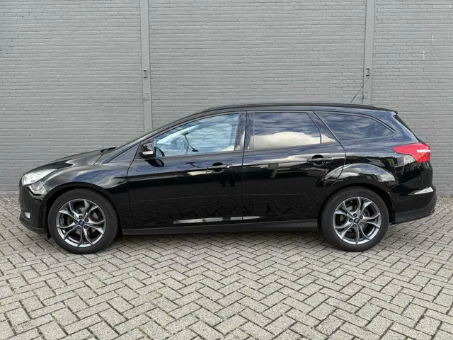 Ford Focus Wagon 1.0 Trend Edition 2015 Benzine 2