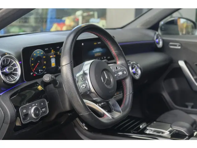 Mercedes-Benz A-Klasse A220 AMG 190pk 2019 Benzine 8