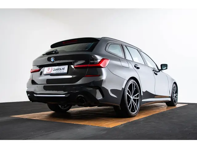 BMW 3 Serie Touring 330i Executive Edition 2020 Benzine 43