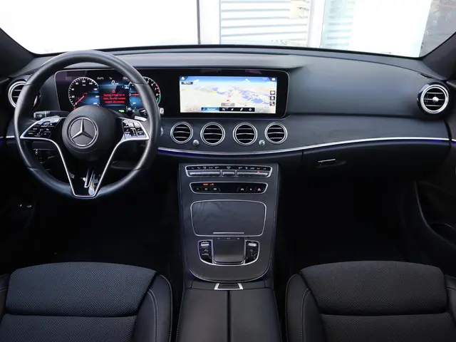 Mercedes-Benz E-Klasse 300 e 2020 Hybride Benzine 15
