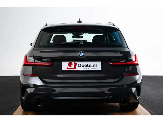 BMW 3 Serie Touring 330i Executive Edition 2020 Benzine 24