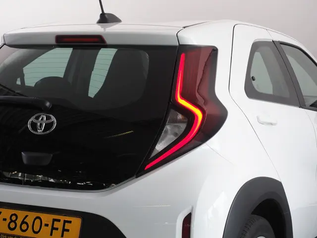 Toyota Aygo X 1.0 VVT-i MT Play 2023 Benzine 4