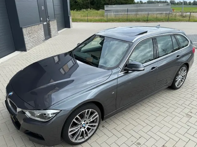 BMW 3 Serie Touring 330i xDrive M Sport 2015 Benzine 32