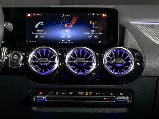 Mercedes-Benz GLA 250 e AMG Line 2023 Hybride Benzine 12