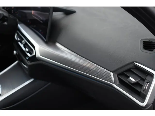 BMW 3 Serie Touring 330e M-Sport 2023 Hybride Benzine 76