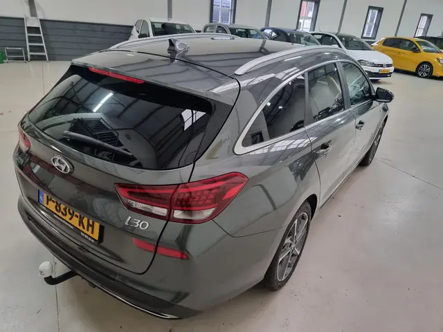 Hyundai i30 Wagon 1.5 T-GDi MHEV Premium 2022 Benzine 12