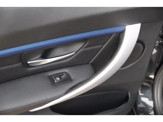BMW 3 Serie 330e M-sport LEDER/NAVI 2016 Hybride Benzine 19