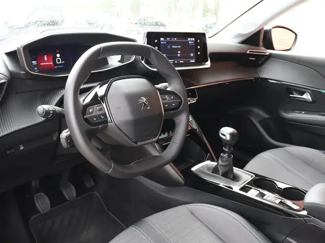 Peugeot 208 1.2 PureTech 101pk Allure Pack 2023 Benzine 9